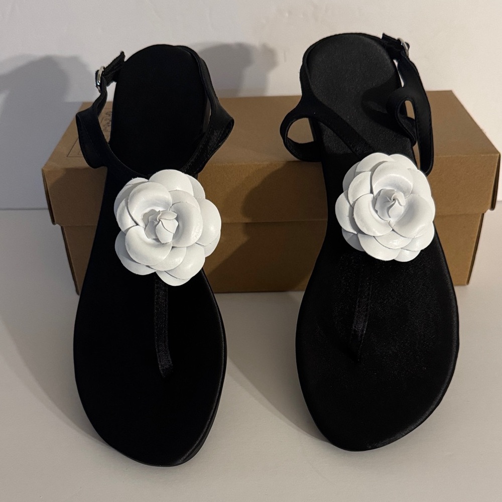 Black Satin Sandals with White Leather Flower  New Sz 9 - Picture 3 of 7